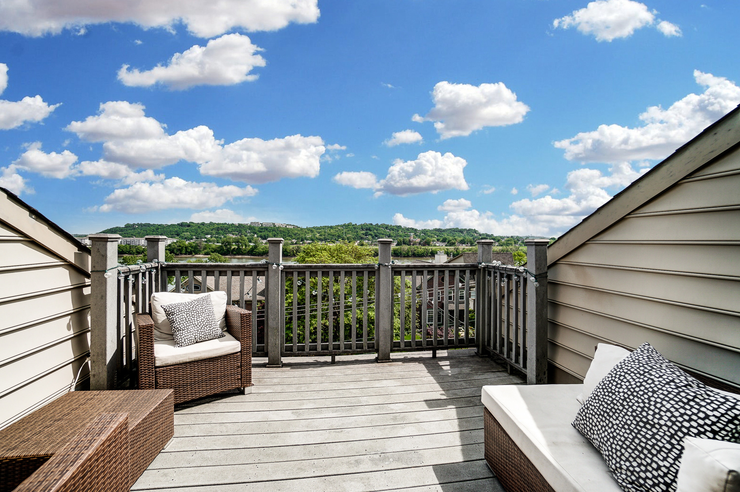 Outdoor View Overlooking The Ohio River